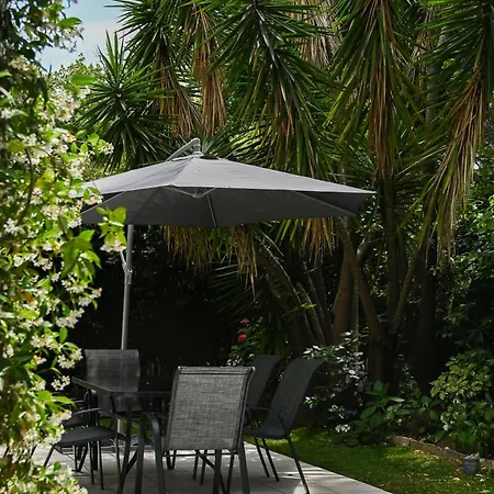 New - 2 Bedroom Garden Escape Saint-tropez شقة *