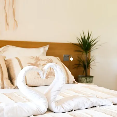 New - 2 Bedroom Garden Escape Saint-tropez Apartment