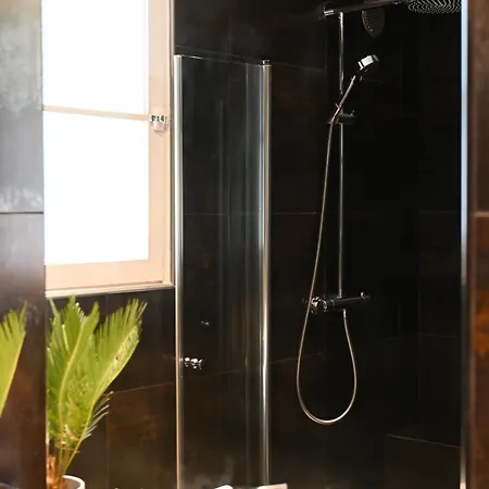 شقة New - 2 Bedroom Garden Escape Saint-tropez *