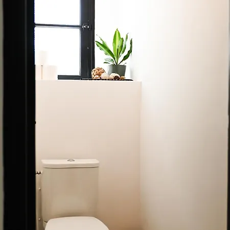 New - 2 Bedroom Garden Escape Saint-tropez דירה גאסה