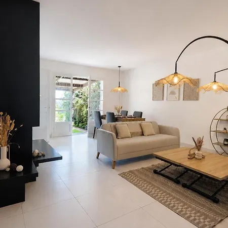 New - 2 Bedroom Garden Escape Saint-tropez جاسّا