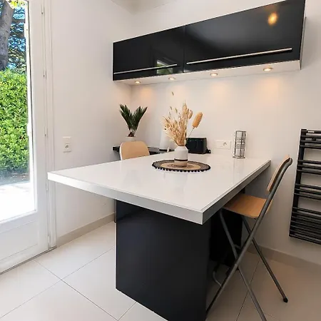 New - 2 Bedroom Garden Escape Saint-tropez *